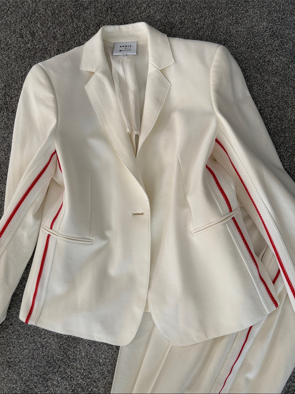 Akris Punto Cream Single-Button Tailored Blazer